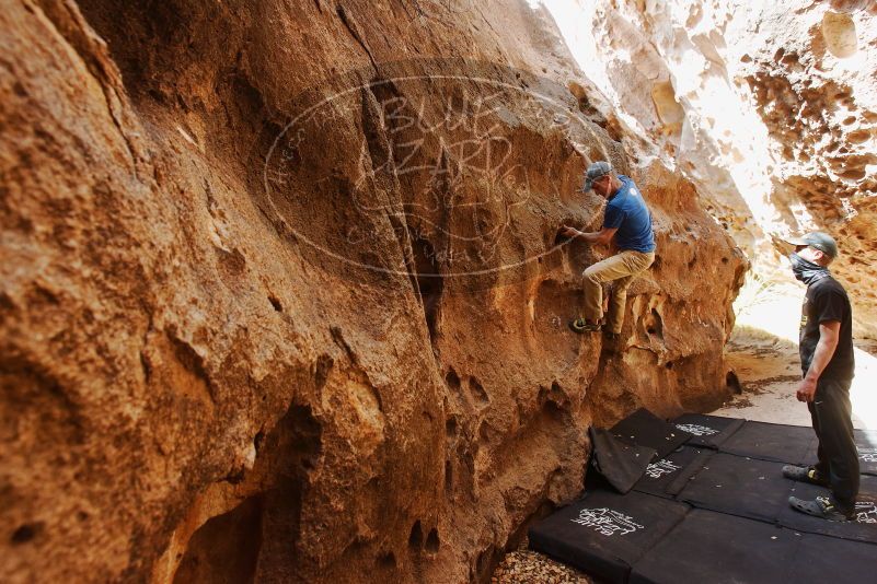 Bouldering in Hueco Tanks on 04/05/2019 with Blue Lizard Climbing and Yoga
Filename: SRM_20190405_1128130.jpg
Aperture: f/5.6
Shutter Speed: 1/160
Body: Canon EOS-1D Mark II
Lens: Canon EF 16-35mm f/2.8 L