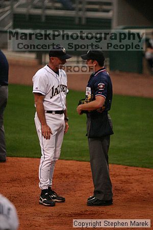 

Filename: img_2809_std.jpg
Aperture: f/2.8
Shutter Speed: 1/2000
Body: Canon EOS DIGITAL REBEL
Lens: Canon EF 80-200mm f/2.8 L